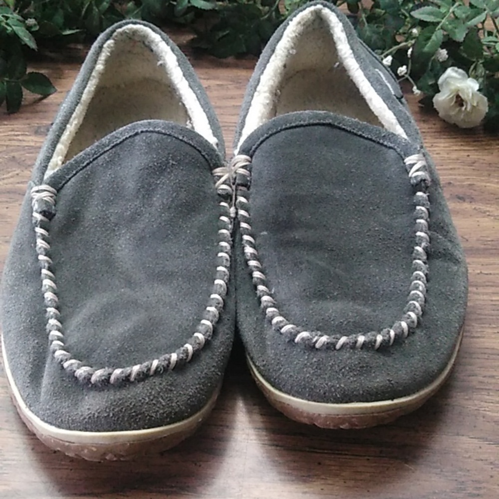 Minnetonka Men's Size 11W Gray Suede Loafers Hard Sole